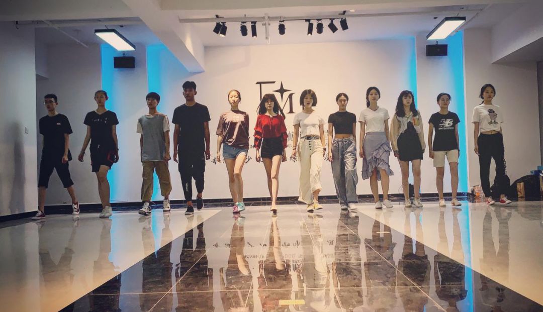 【服表班 . 招生简章】(图22)