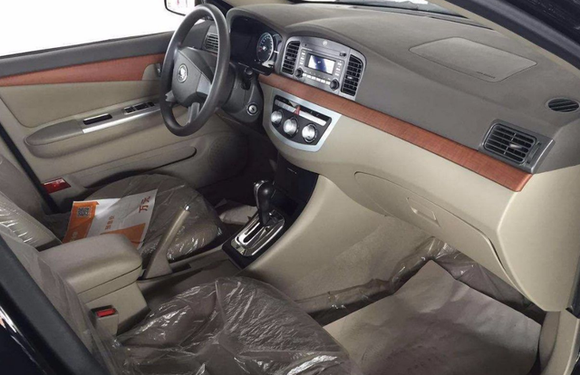 踩了8年刹车才知道，车里藏着一键除异味按钮，就在眼皮子底下！