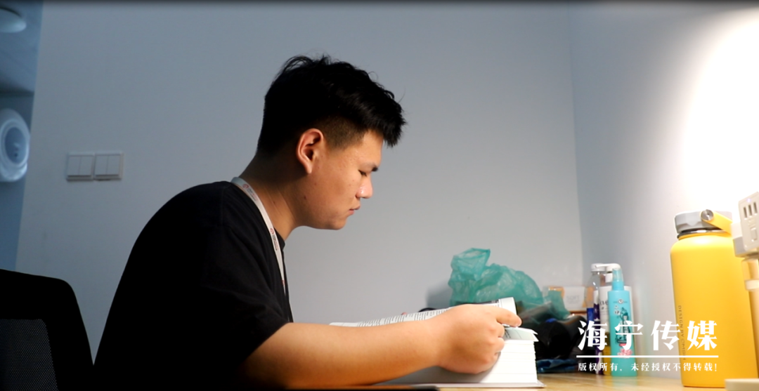 00后小伙李泽一甘愿做生产线上的一颗螺丝钉