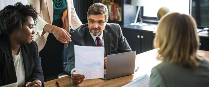 做生意，真正能赚钱的老板，往往具备“三刀”！难怪人家能发财