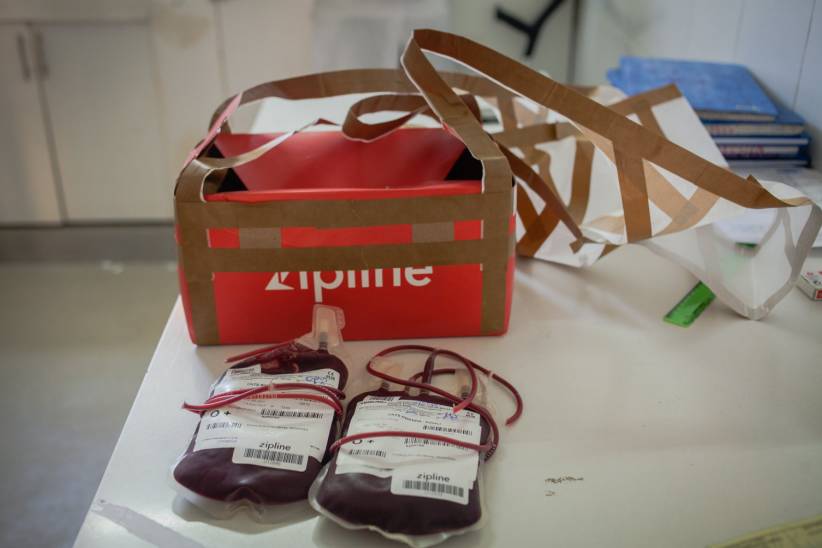 中心的血液供应都来自国家输血中心,当工作人员从库存里拿出输血包时