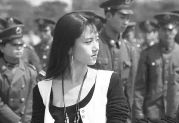 29年前受邀去台湾表演的杨丽萍，真是太绝了！
