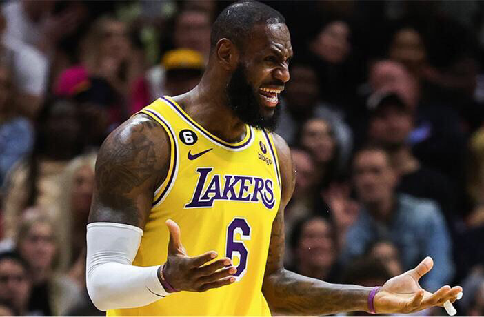 威少傷退！湖人擊敗黃蜂迎兩連勝 ，詹姆斯43+11+6，鮑爾24分（詹姆斯30+13+7湖人勝森林狼）