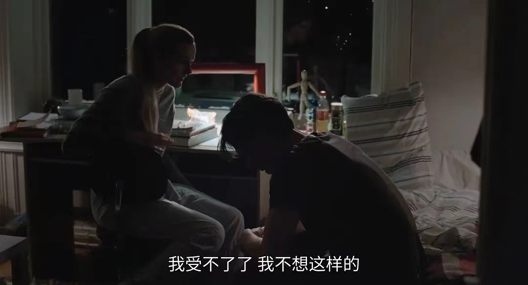偷看色情片、和前女友联系、使用社交软件：感情里到底什么才算是出轨？