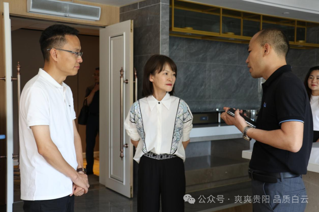 活动>公示公告>白云新闻>当天,步岚一行来到贵州神龙汽车服务有限公司