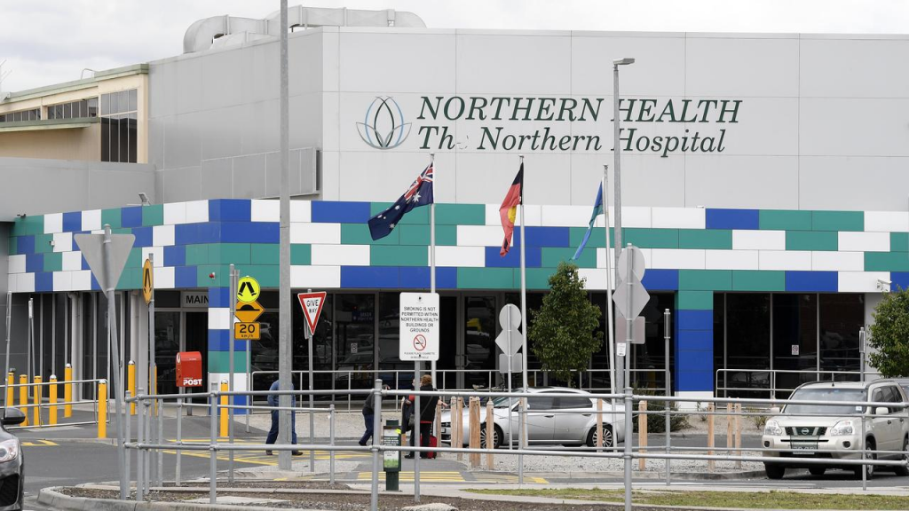 病床车怎么画悲剧！墨尔本男子医院外苦等病床30分钟，在救护车担架上去世_https://www.jmylbn.com_新闻资讯_第3张