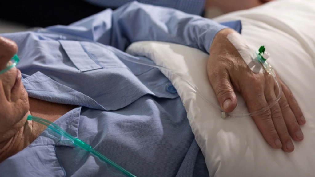 病床车怎么画悲剧！墨尔本男子医院外苦等病床30分钟，在救护车担架上去世_https://www.jmylbn.com_新闻资讯_第5张