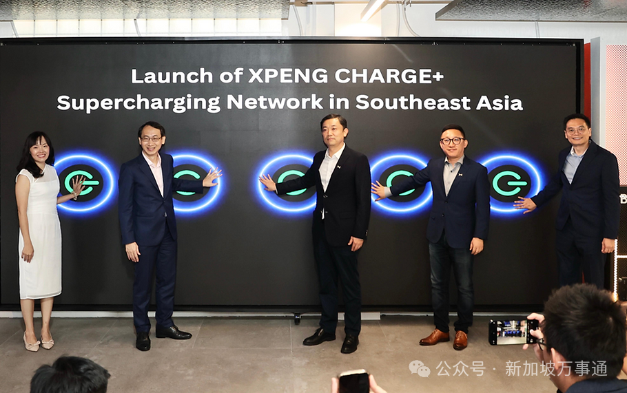 （上图：Charge+首席运营官许小涵、Charge+首席执行官吴志强、小鹏充电总经理高翔、小鹏海外充电总经理李克强、Premium汽车集团董事总经理李和伦）