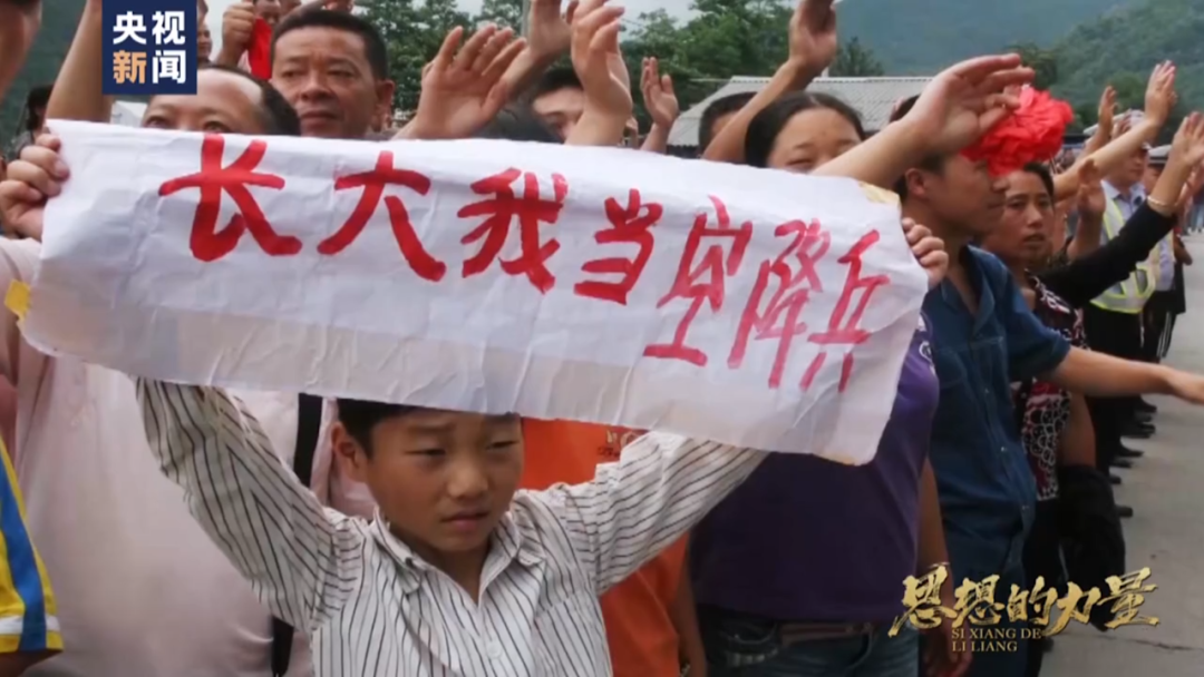 的小伙子余海龙带过的兵里余海龙由衷地感到骄傲和自豪谈起部队里年轻