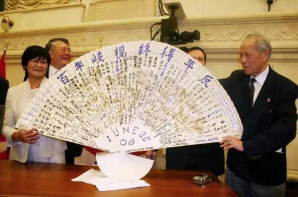 加拿大就歧视华人历史道歉 用中国方言读道歉内容