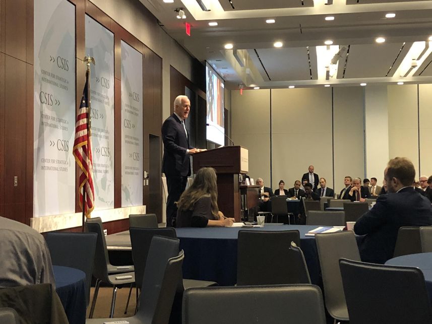 美挑起贸易战原因是什么？央视记者王冠用事实撕下美国面具