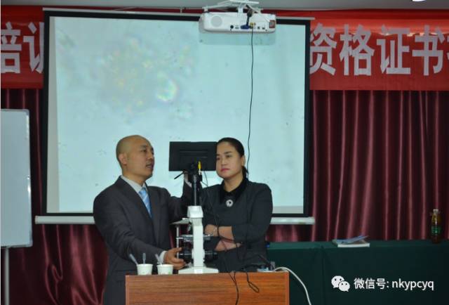 （于老师指导学员操作）