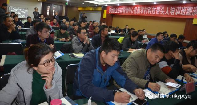 （学员们听得津津有味）