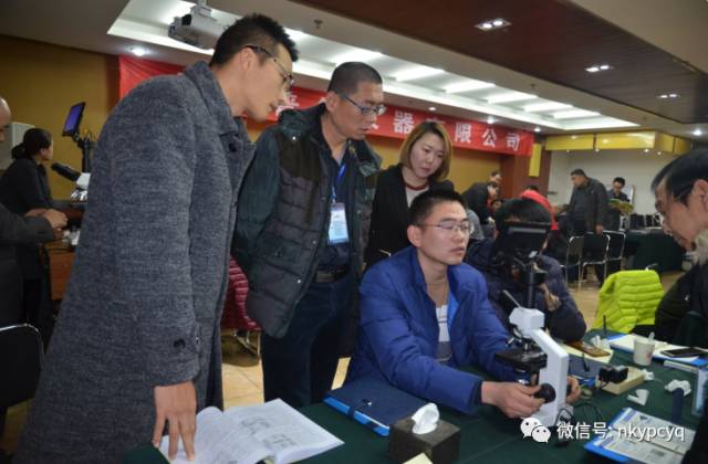 （学员自己动手操作：显微镜）