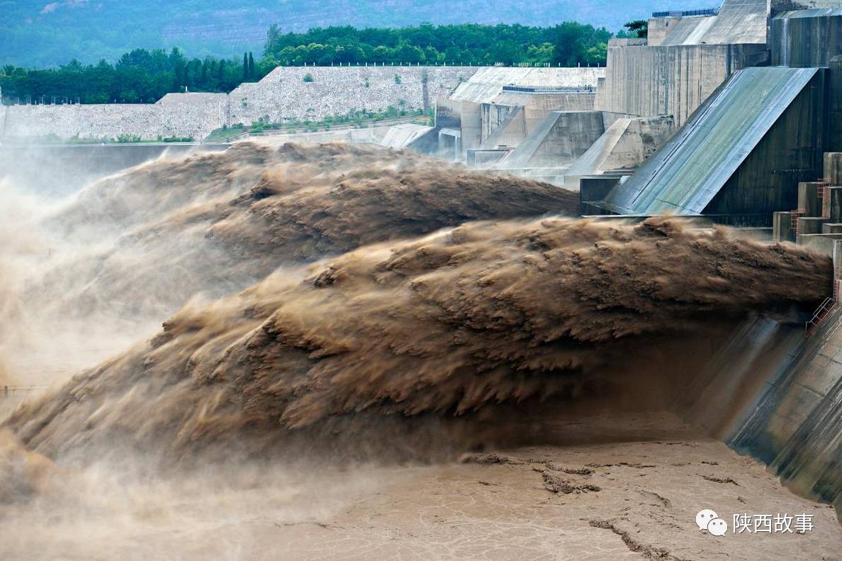 於是在三門峽下游又修建了小浪底工程,小浪底水利樞紐是十分成功的