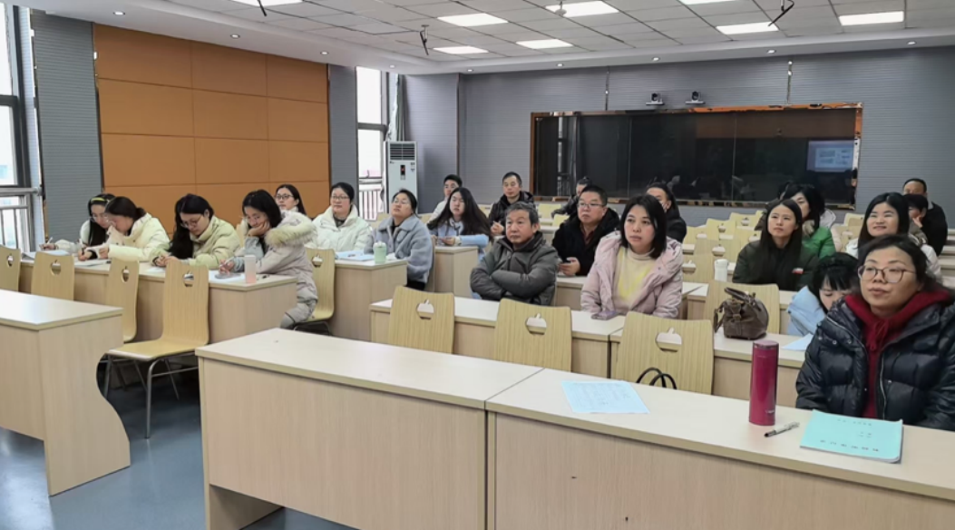 培训分享拓视野,借鉴研思再扬帆——濂溪区一中高中英语教研组教研活动(图1) 图片