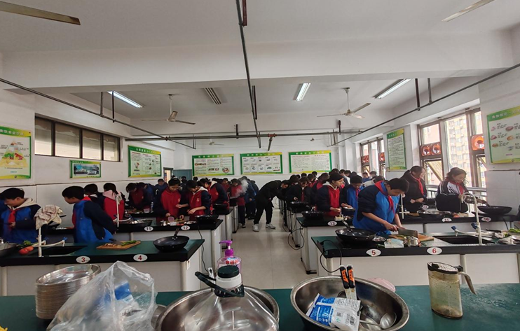 品烹饪之趣 享劳动之美 濂溪区一中七(25)中队劳动教育之烹饪美味(图1) 图片