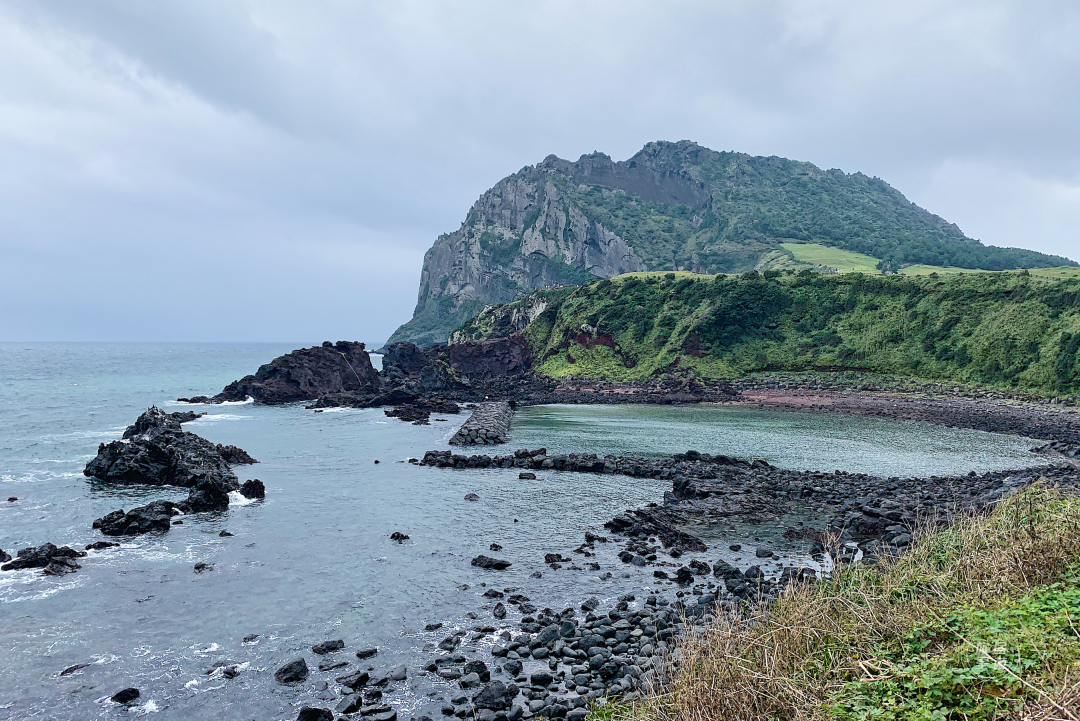 韩国九月初的济州岛，时有风，偶有雨