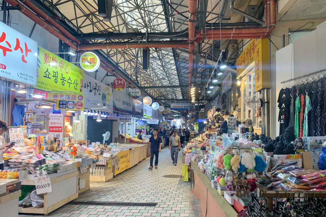 韩国九月初的济州岛，时有风，偶有雨