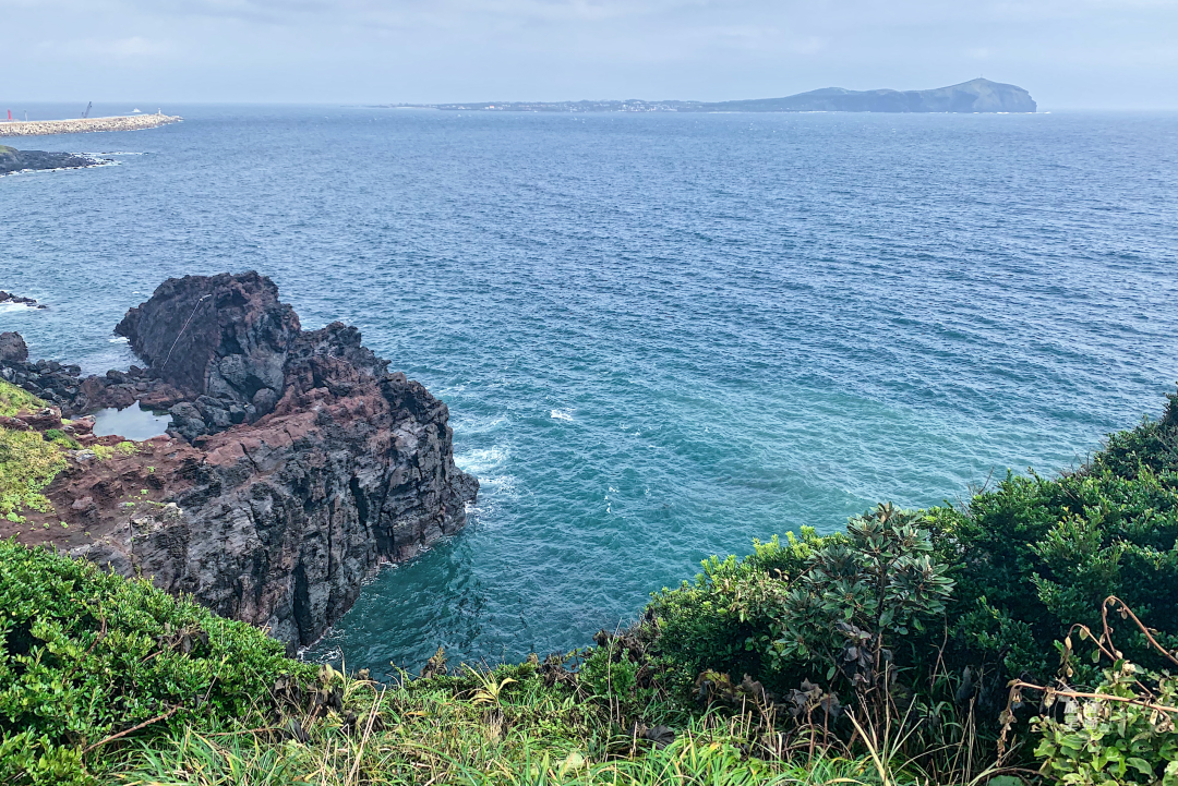 韩国九月初的济州岛，时有风，偶有雨