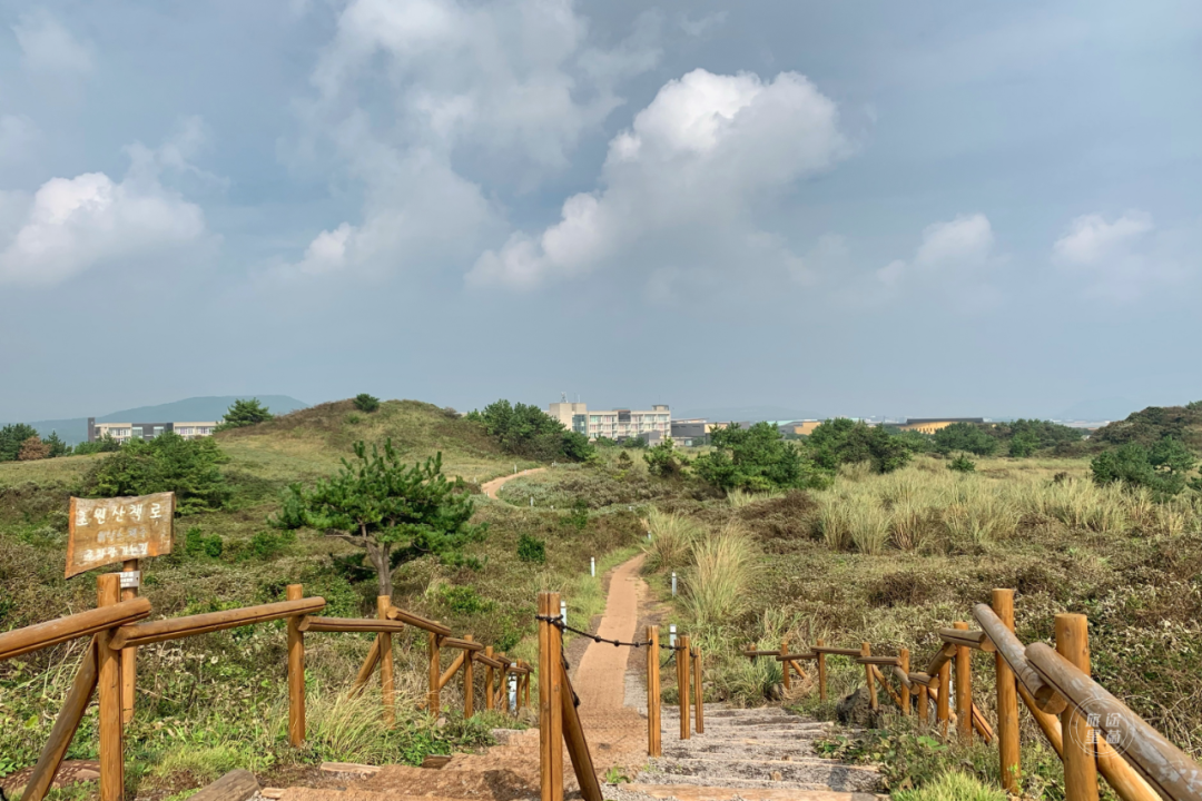 韩国九月初的济州岛，时有风，偶有雨