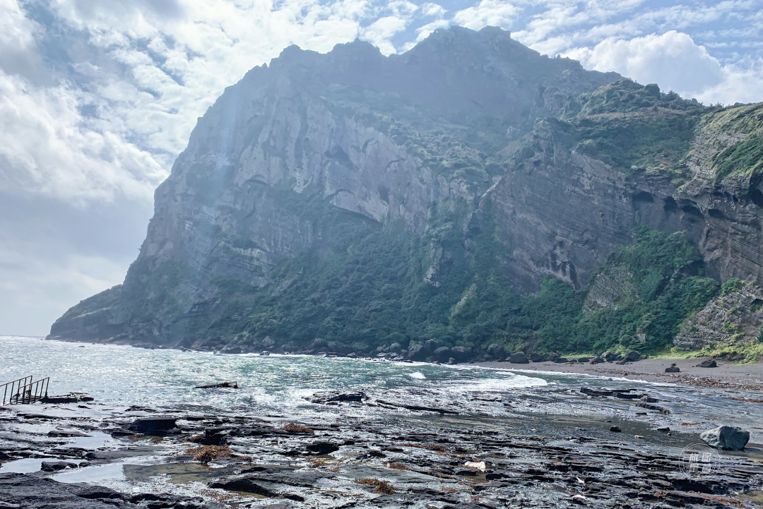 韩国九月初的济州岛，时有风，偶有雨