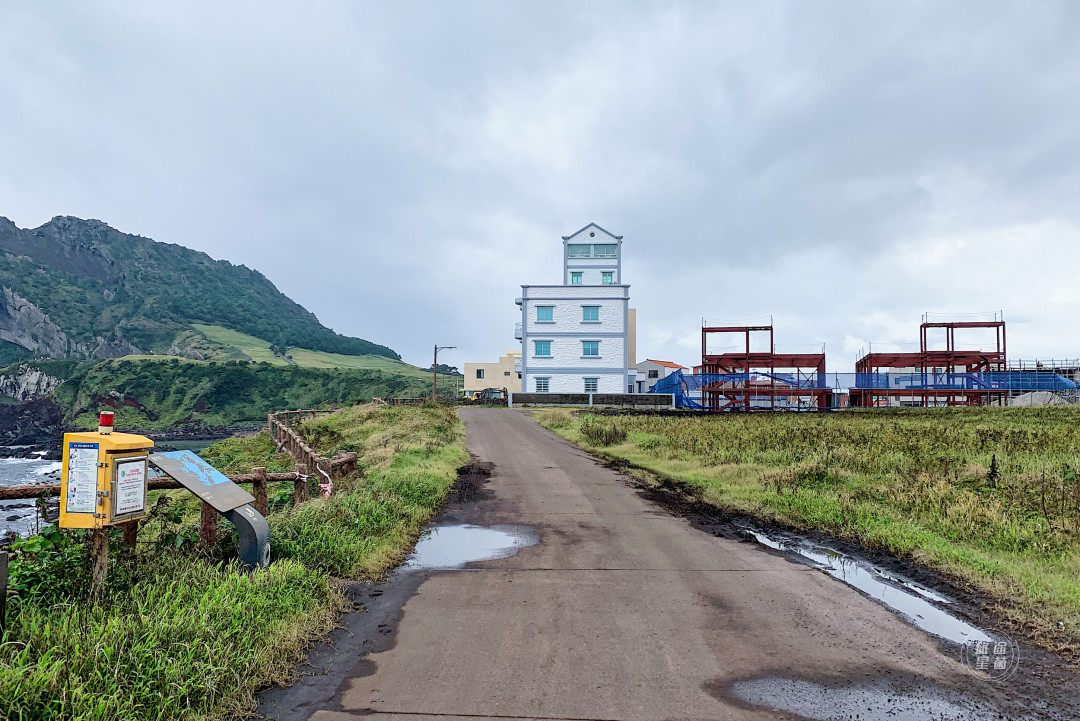 韩国九月初的济州岛，时有风，偶有雨