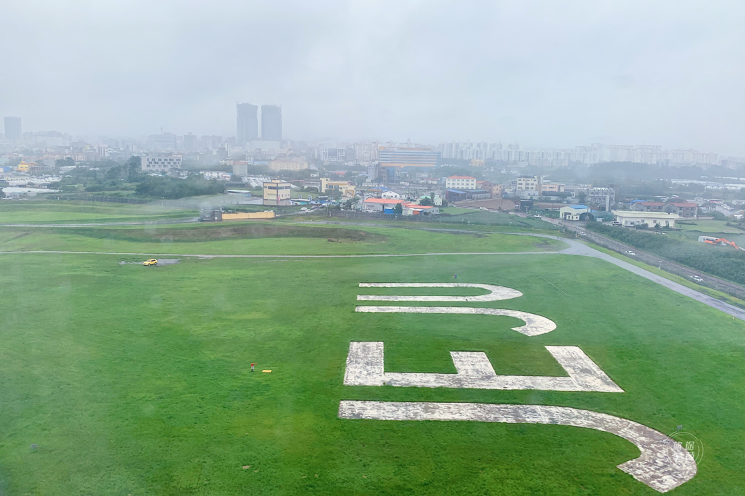 韩国九月初的济州岛，时有风，偶有雨