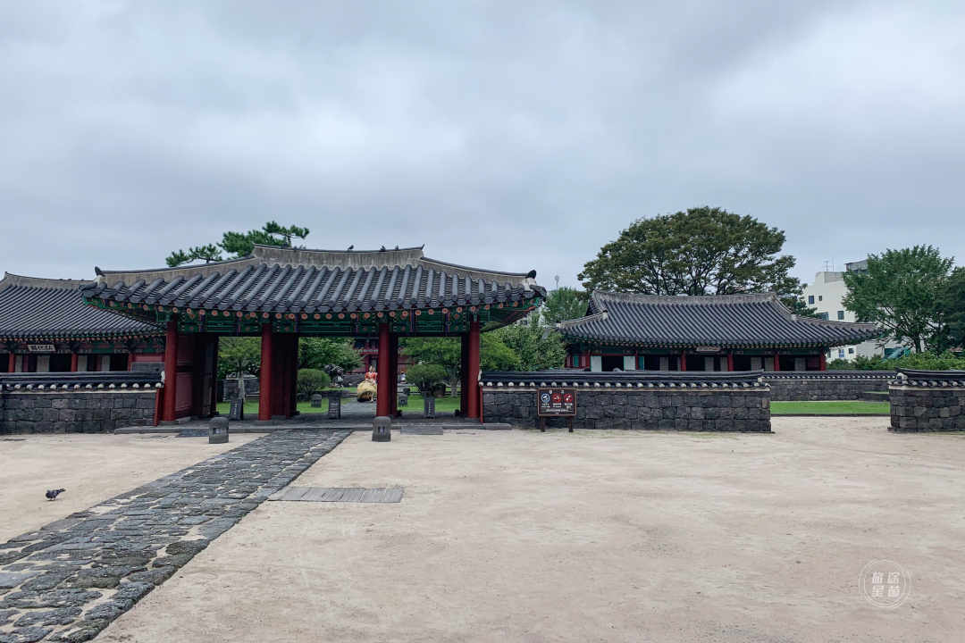 韩国九月初的济州岛，时有风，偶有雨