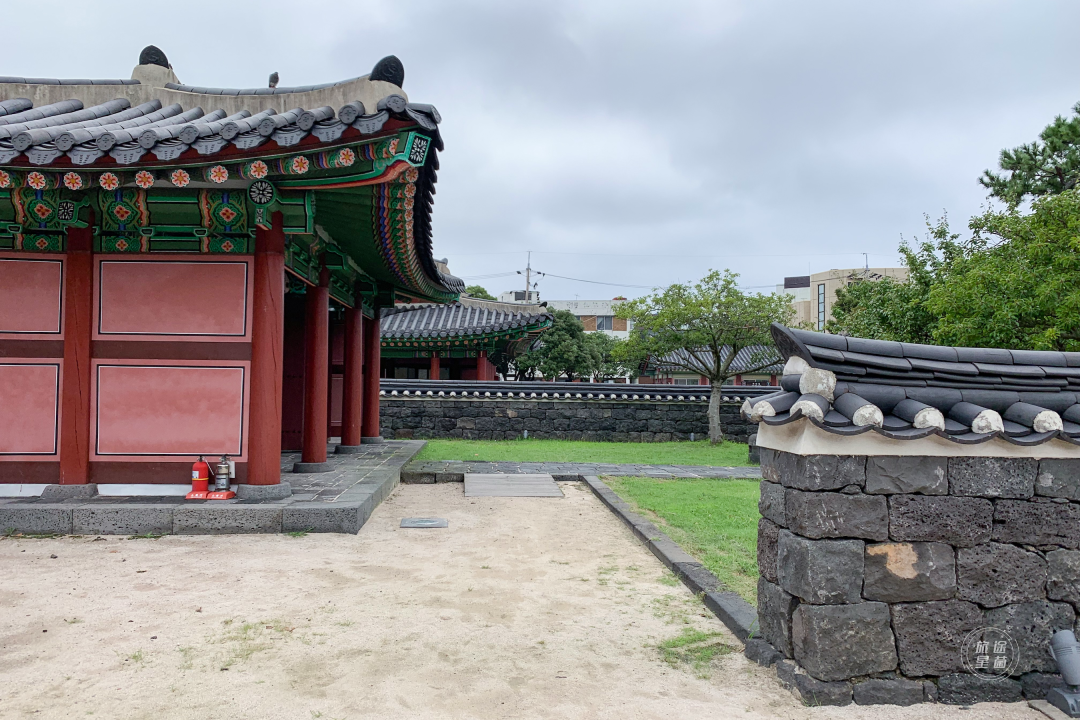 韩国九月初的济州岛，时有风，偶有雨