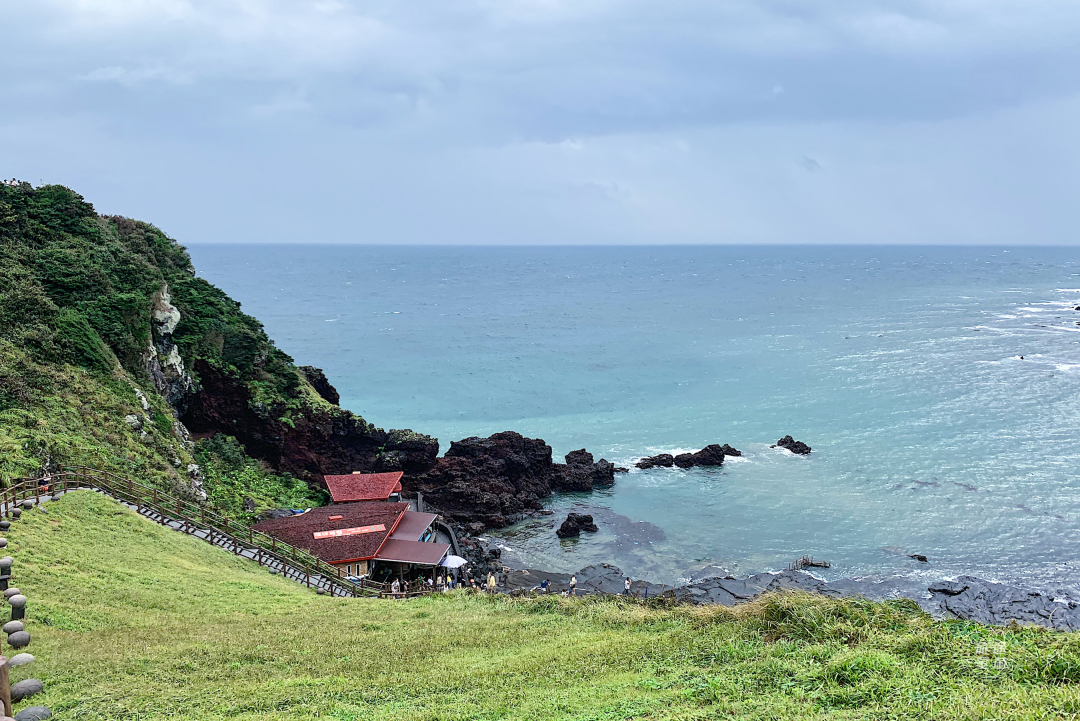 韩国九月初的济州岛，时有风，偶有雨