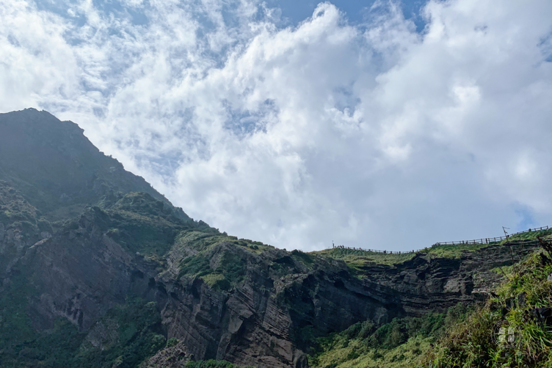 韩国九月初的济州岛，时有风，偶有雨