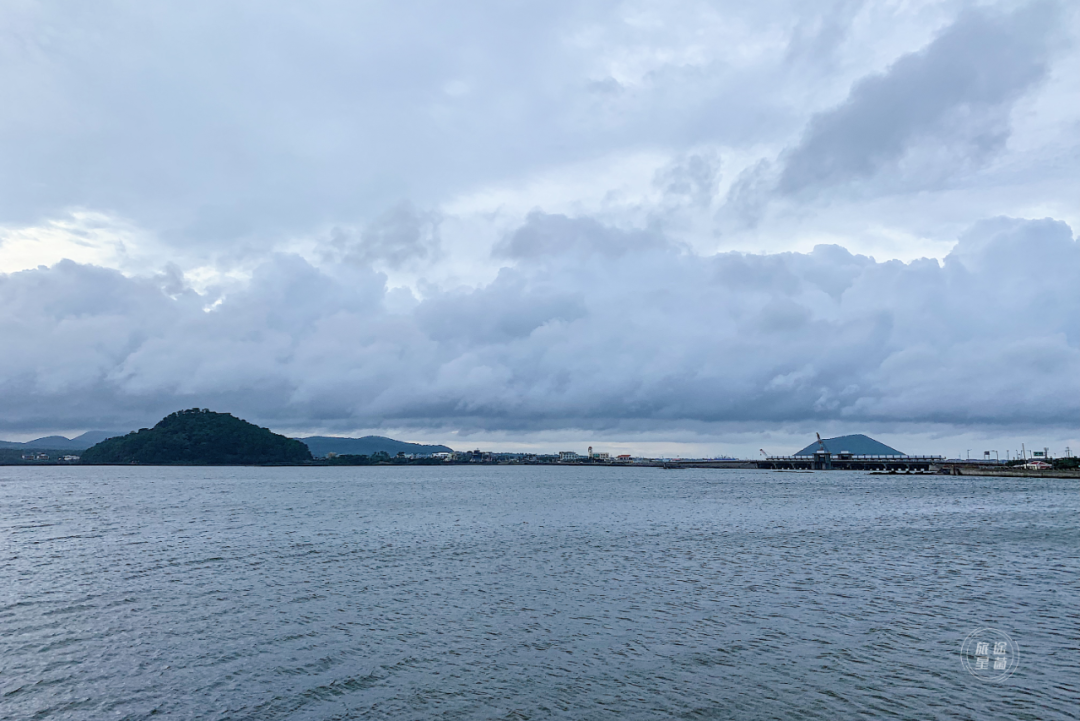 韩国九月初的济州岛，时有风，偶有雨