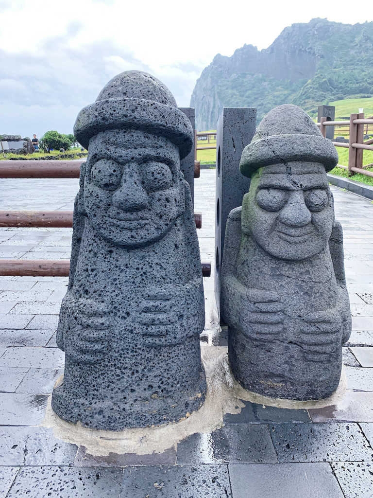 韩国九月初的济州岛，时有风，偶有雨