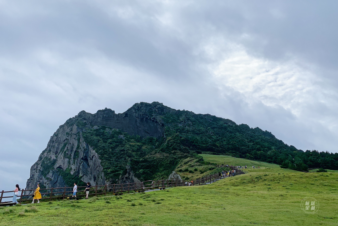 韩国九月初的济州岛，时有风，偶有雨