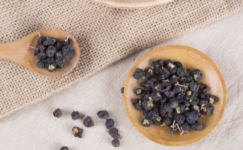 黑枸杞怎么吃？黑枸杞的功效与作用教给你~