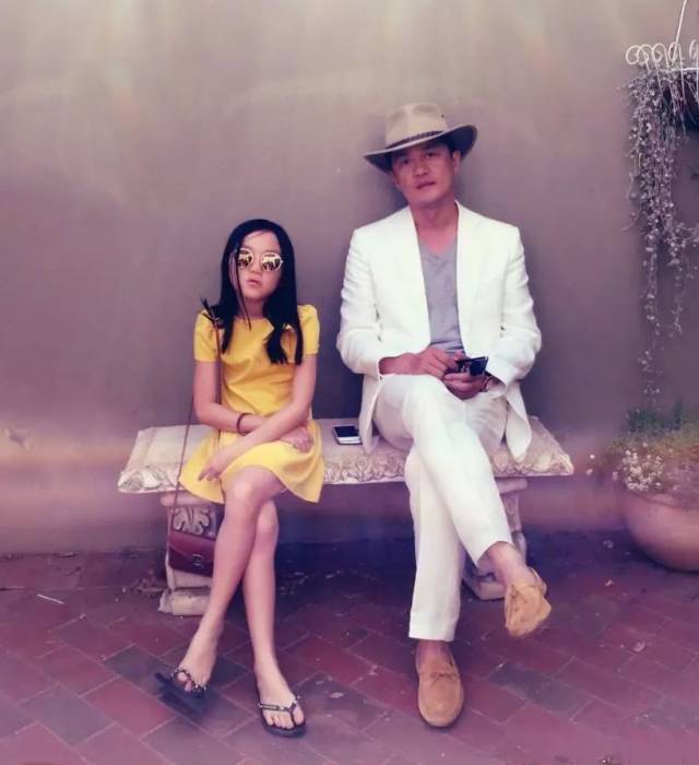 单身父亲李亚鹏如何教出气场赛王菲的女儿?99%父母看完受益匪浅(转给家长)