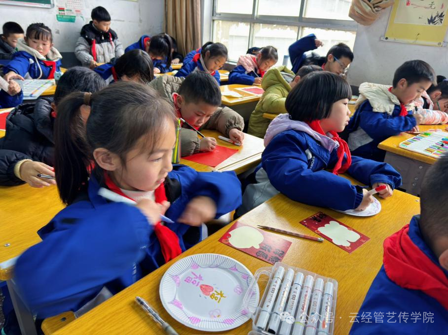 【学院动态】美育浸润特别课堂：以艺术温润心灵，以祝福点亮新年                                                                                                                     温暖的                     温暖的                                                                                  第 12 张