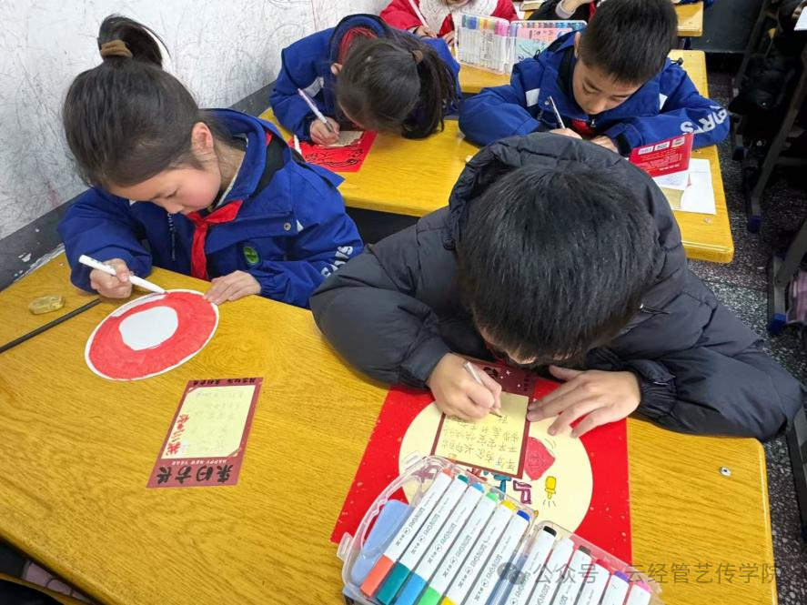 【学院动态】美育浸润特别课堂：以艺术温润心灵，以祝福点亮新年                                                                                                                     温暖的                     温暖的                                                                                  第 3 张