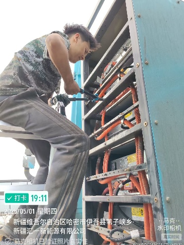 新疆淖毛湖直服 五一战风沙 服务铸忠诚图片