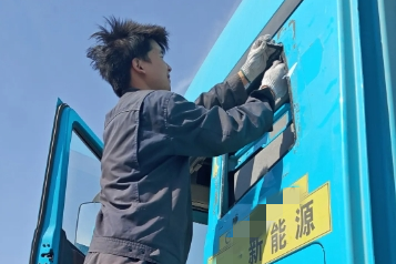 新疆淖毛湖直服 五一战风沙 服务铸忠诚微信截图_20250509091208_副本.png