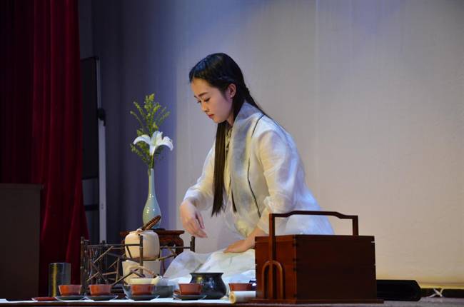 禅茶,擂茶,文士茶,太极茶各种茶艺表演都得会,不管你有没有艺术细胞