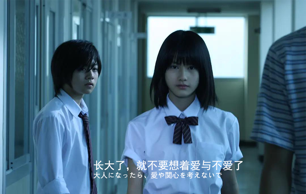 日本电影《告白》中,主角作为一名女老师,却有着病态般的阴狠与残酷