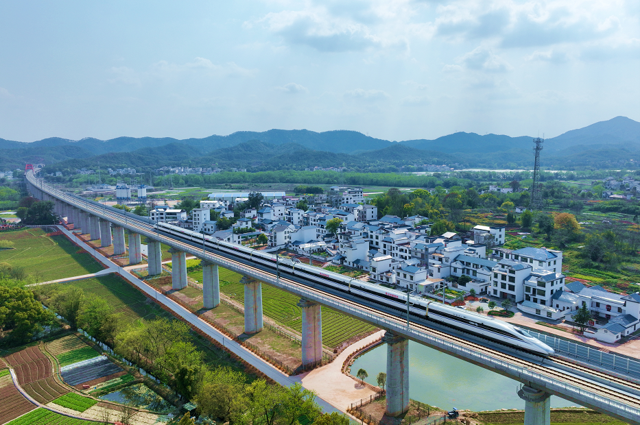 信丰县高铁沿线美丽乡村一道靓丽的风景线