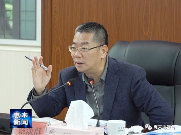 防控县委书记蔡淡群主持召开县新型冠状病毒感染的肺炎