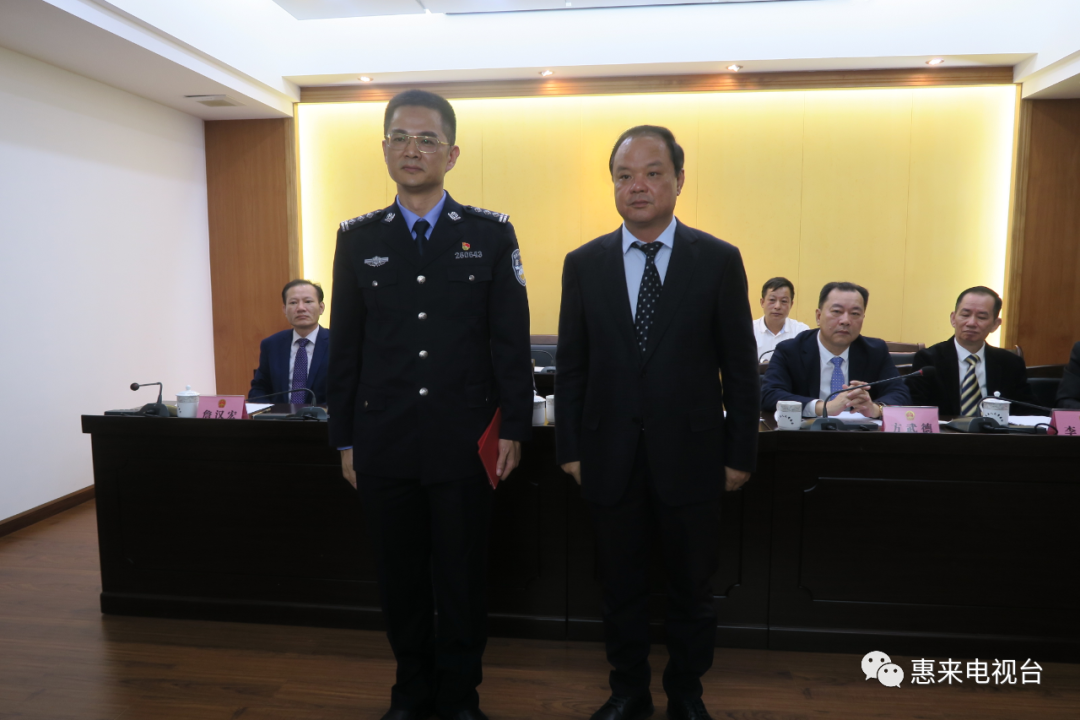 县十五届人大常委会议召开第五十二次会议