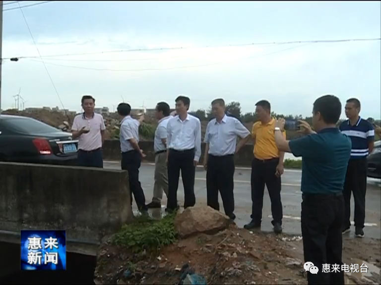 省生态环境保护监察办主任赖海滨带队到靖海镇资深村调研脱贫攻坚和