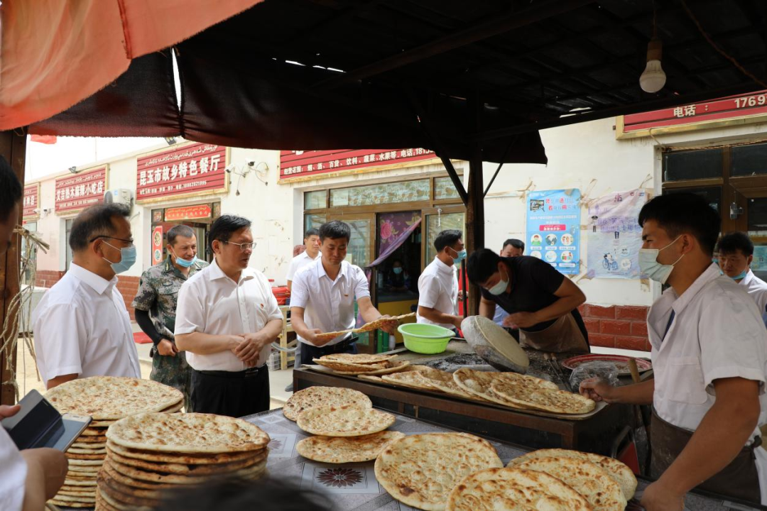 6月26日,师市党委书记,政委丁翊强赴皮山农场调研,督促指导乡村振兴