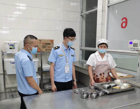 高考期間,市招生委員會各成員單位駐守在恩平一中,恩平黃岡實驗中學兩