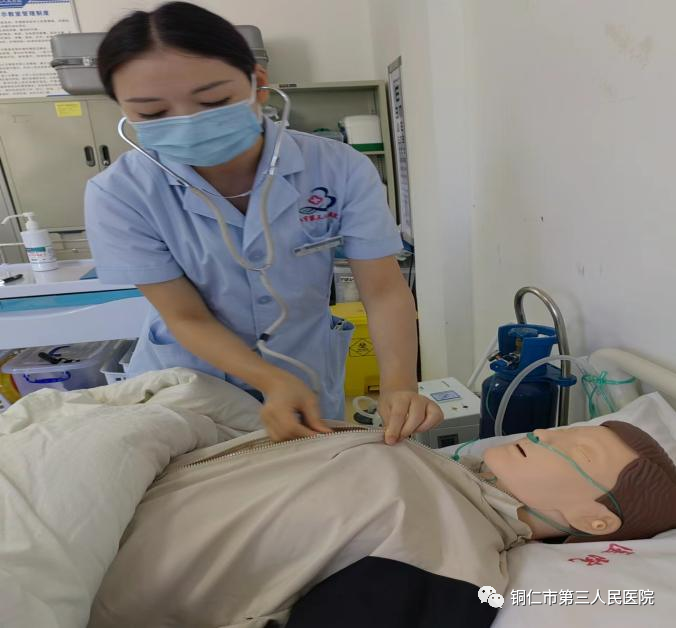 强技能展风采市三医护理部开展经口鼻吸痰技术操作考核